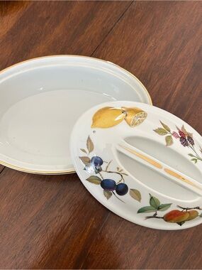 Royal Worcester Evesham covered casserole dish shape 21 size 3